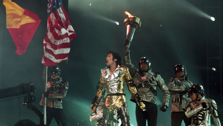 Billboard classe les meilleures mi-temps du Superbowl et fâche les internautes: Michael Jackson à la 10ème place  Mj-sb