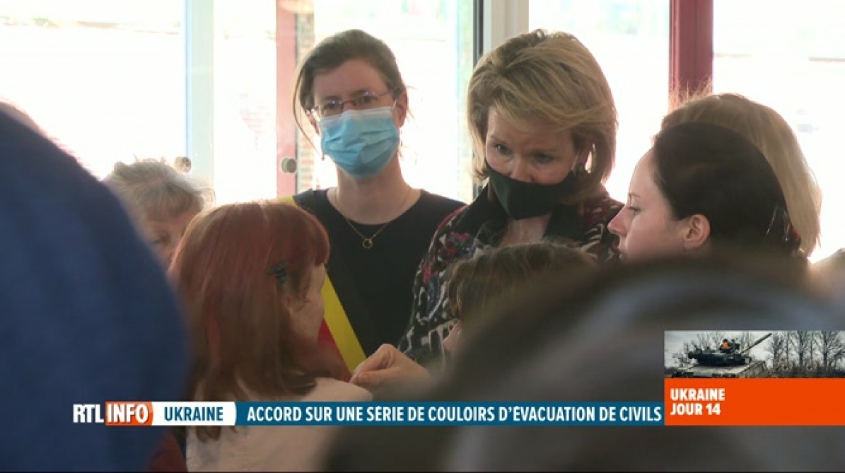 Guerre en Ukraine visite du Roi et de la Reine à des réfugiés à