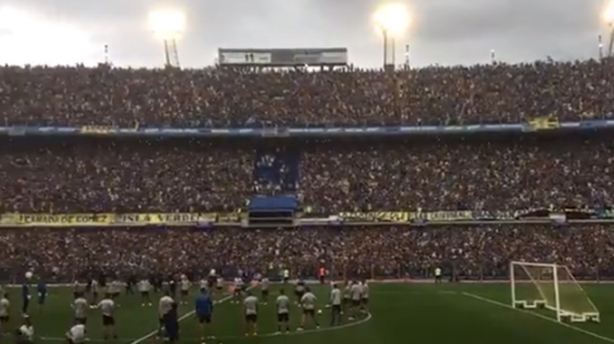 L'ambiance incroyable dans le stade du Boca Juniors les joueurs s