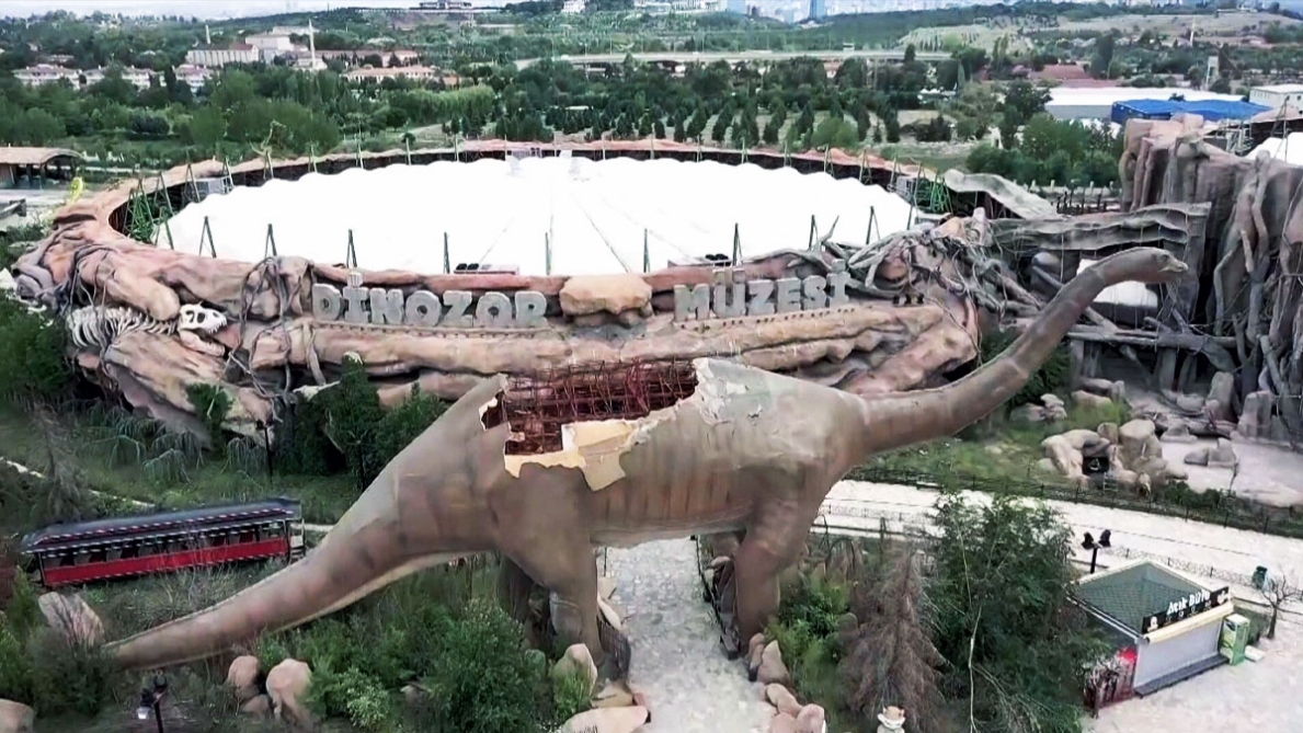 Ce parc d'attractions sur les dinosaures va enfin ouvrir ses portes  prochainement en France