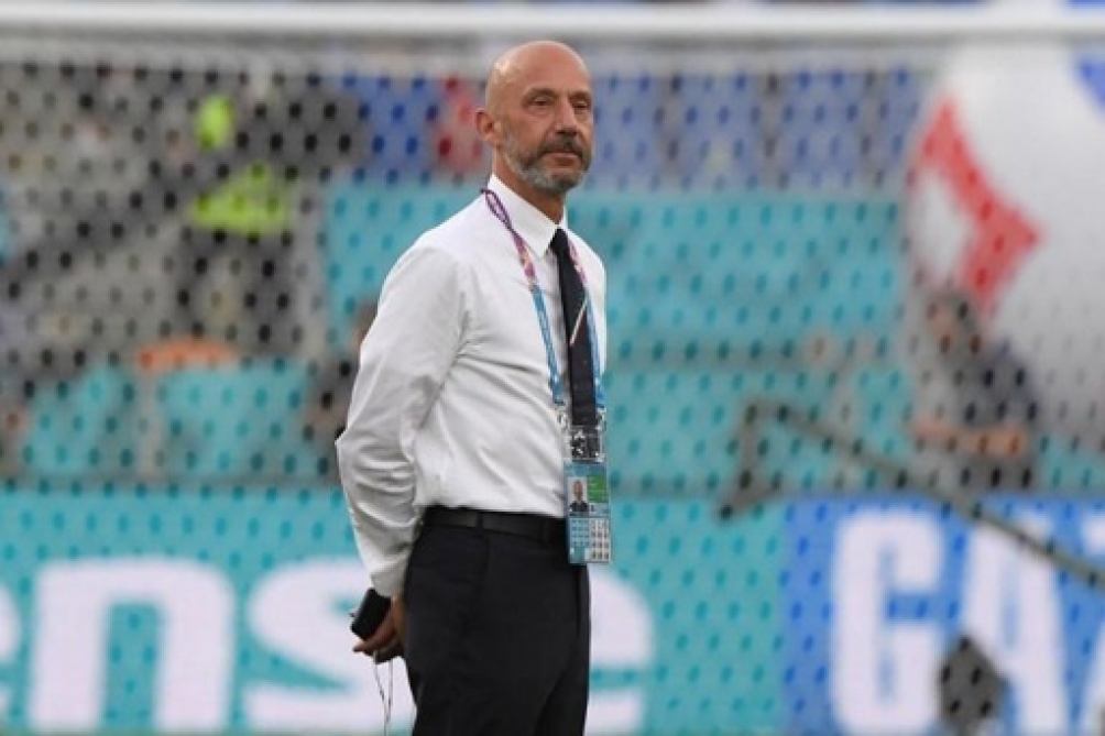 Gianluca Vialli ha temporaneamente lasciato lo staff tecnico della squadra italiana per cure