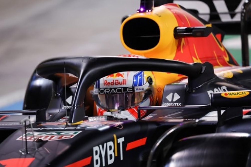 Max Verstappen se hace con la primera pole de la temporada por delante de su compañero Pérez