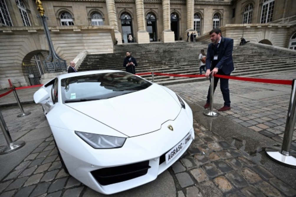 Adjugé, vendu » : La vente de dix véhicules de luxe saisis par la justice  rapporte 175 500 €