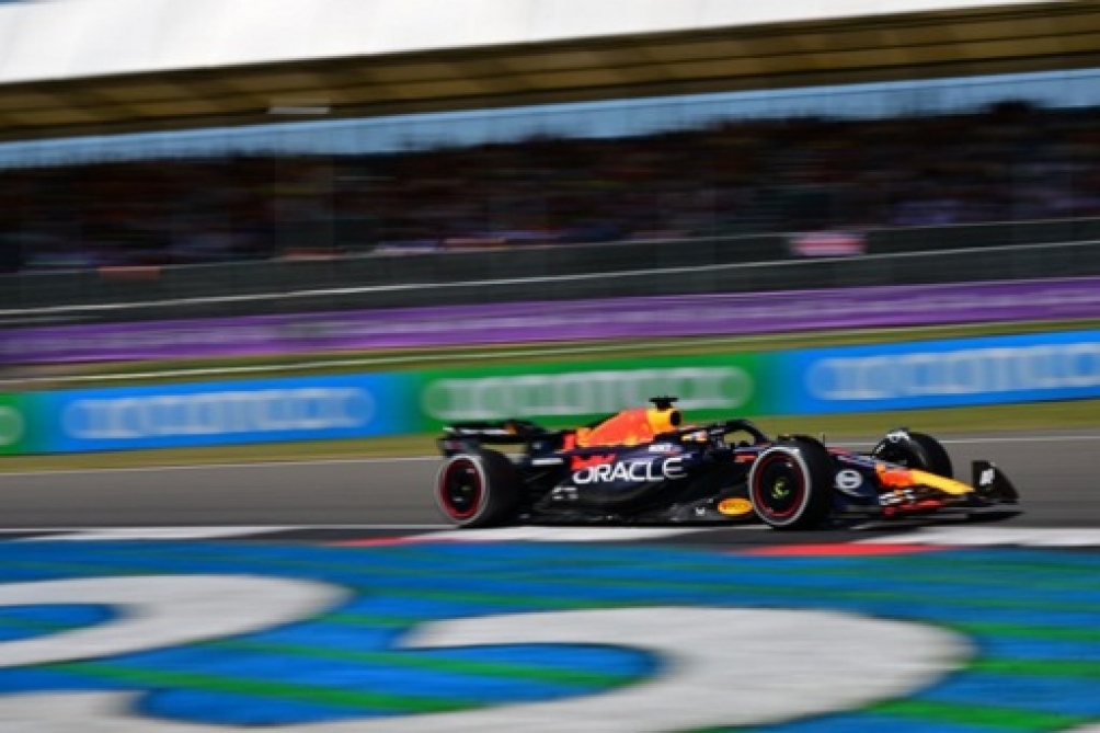 Los Red Bull de Max Verstappen y Sergio Pérez dominan la primera sesión de entrenamientos libres