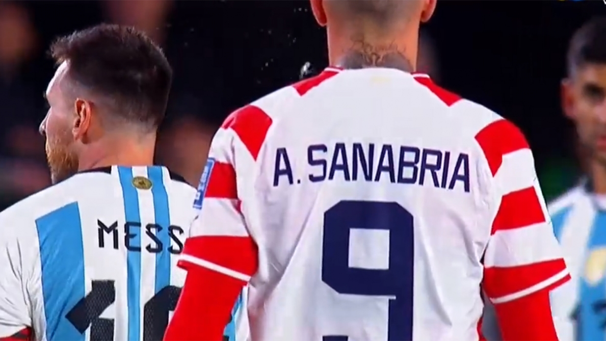 “Não conheço esse cara”: cuspindo em Lionel Messi no meio da partida contra o Paraguai