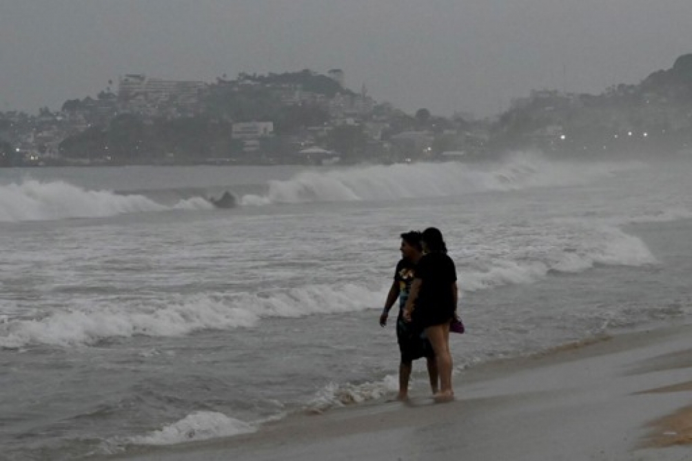 El huracán Otis, “potencialmente catastrófico”, toca tierra en Acapulco, México