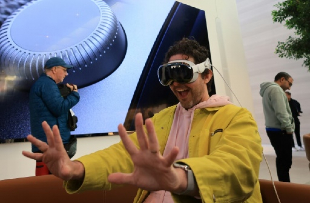 Il visore per realtà virtuale Apple da 3.500 dollari arriverà nei negozi statunitensi