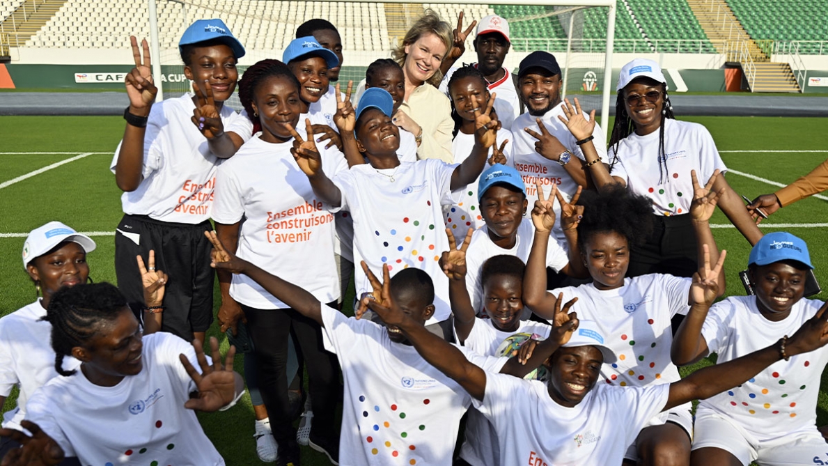 Séance de tirs au but pour la reine Mathilde en Côte d&rsquo;Ivoire