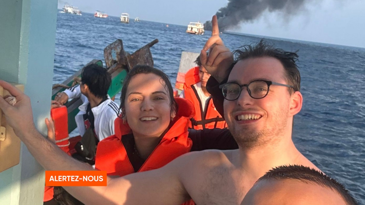 Joanna e Thomas hanno dovuto lanciarsi da un traghetto in fiamme in Thailandia: l'avventura dei turisti di Liegi