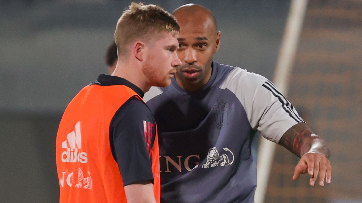 “De Bruyne sarà senza dubbio considerato il miglior centrocampista della storia”, ha detto Thierry Henry.