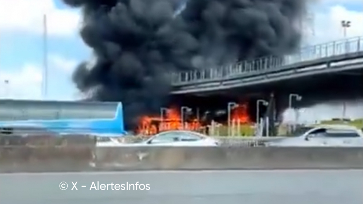 Scontri tra tifosi dell’OL e del PSG a un casello autostradale nel Nord-Pas-de-Calais: un autobus prende fuoco, 20 feriti lievi