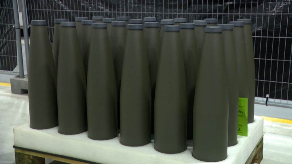Proiettile d’artiglieria da 155 mm prodotto a Nivelle: “Soddisfa le esigenze della difesa belga”, ma aiuterà anche l’Ucraina