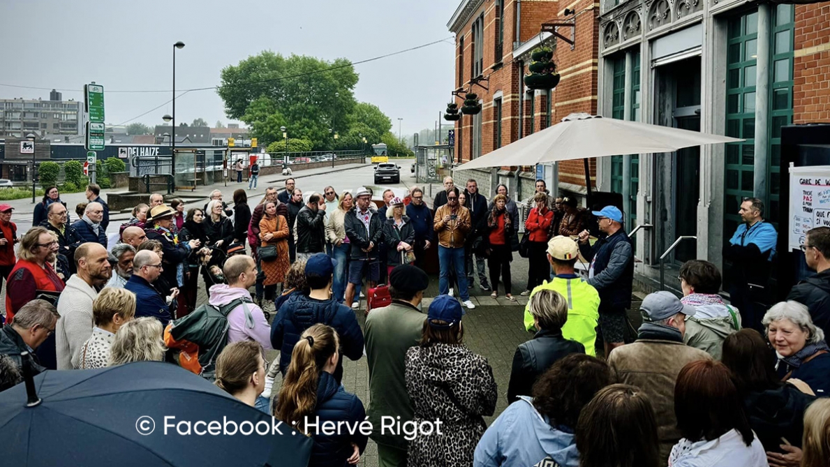 Pendolari manifestano a Varemi contro il progetto della SNCB: “Saranno quasi tre ore di viaggio al giorno”