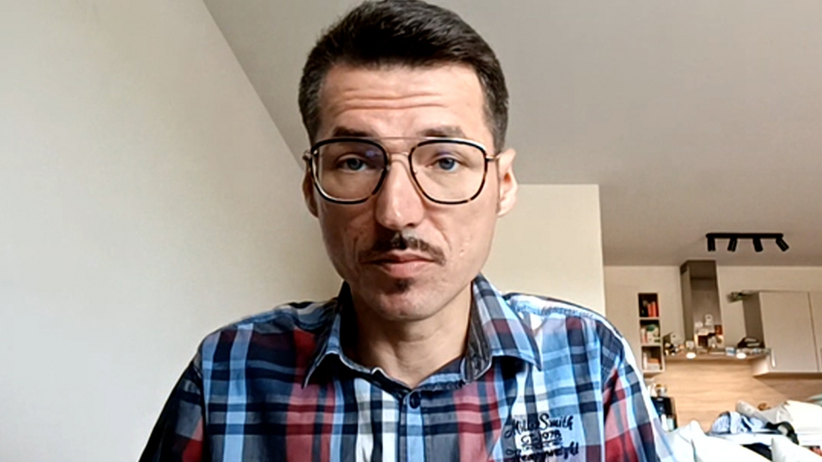 “C’erano persone che piangevano”: Bogdan racconta la sua esperienza a bordo dell’aereo della TUI evacuato a Bruxelles dopo l’allarme antincendio