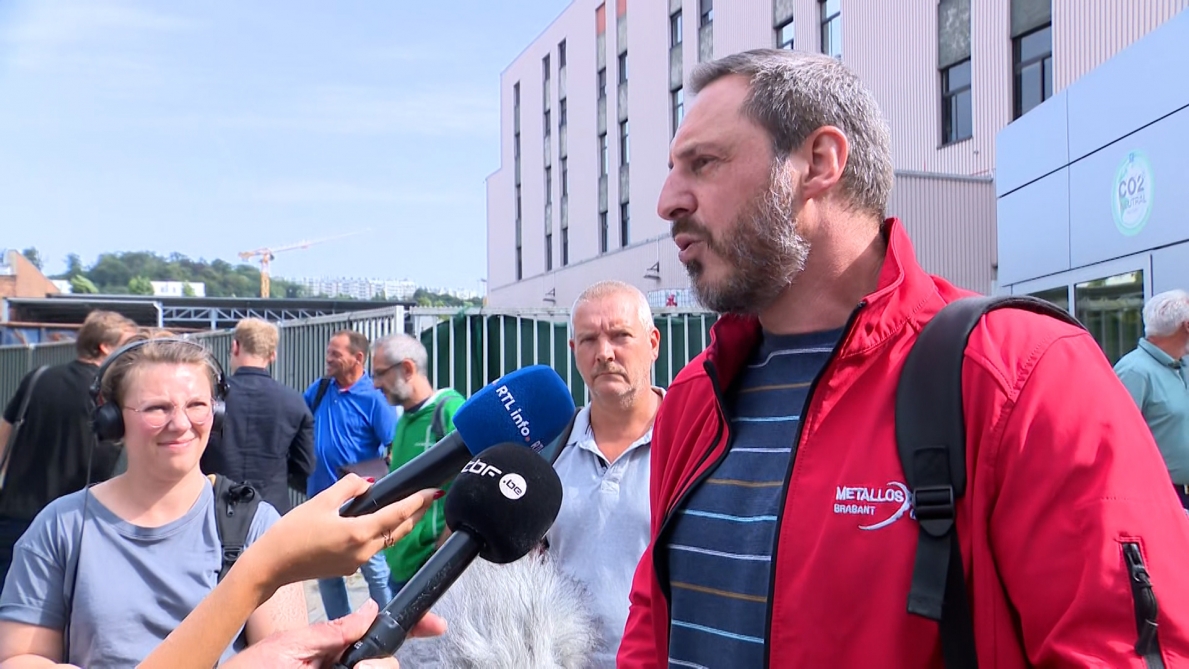 Venerdì la direzione dell’Audi ha invitato 3.000 lavoratori al Forest National, e i sindacati sono perplessi: “Perché dovresti farlo?”