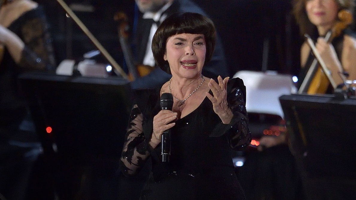 À 78 ans, Mireille Mathieu repart en tournée mondiale: "C'est un rêve  d'enfant qui s'est réalisé" | RTL Info