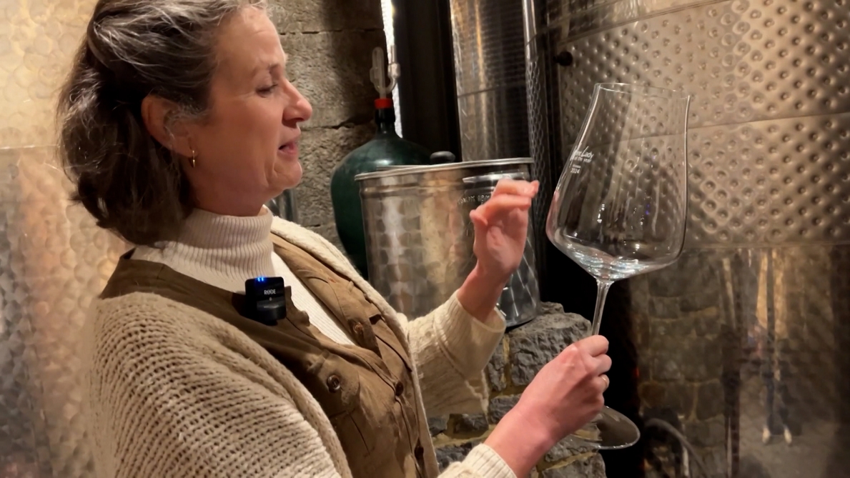 Cette pionnière du vin wallon a été élue « Wine Lady of the Year »: « Les gens croient que le chemin que j’emprunte est le bon »