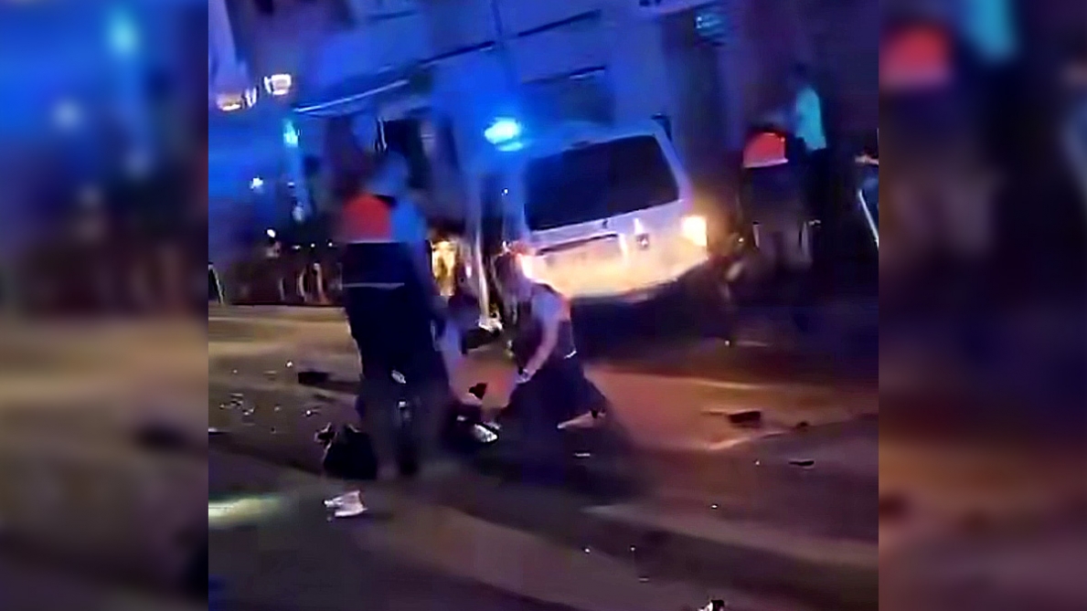 Une camionnette de la police percute un scooter dans le centre de Bruxelles: les secours n'ont rien pu faire pour le conducteur