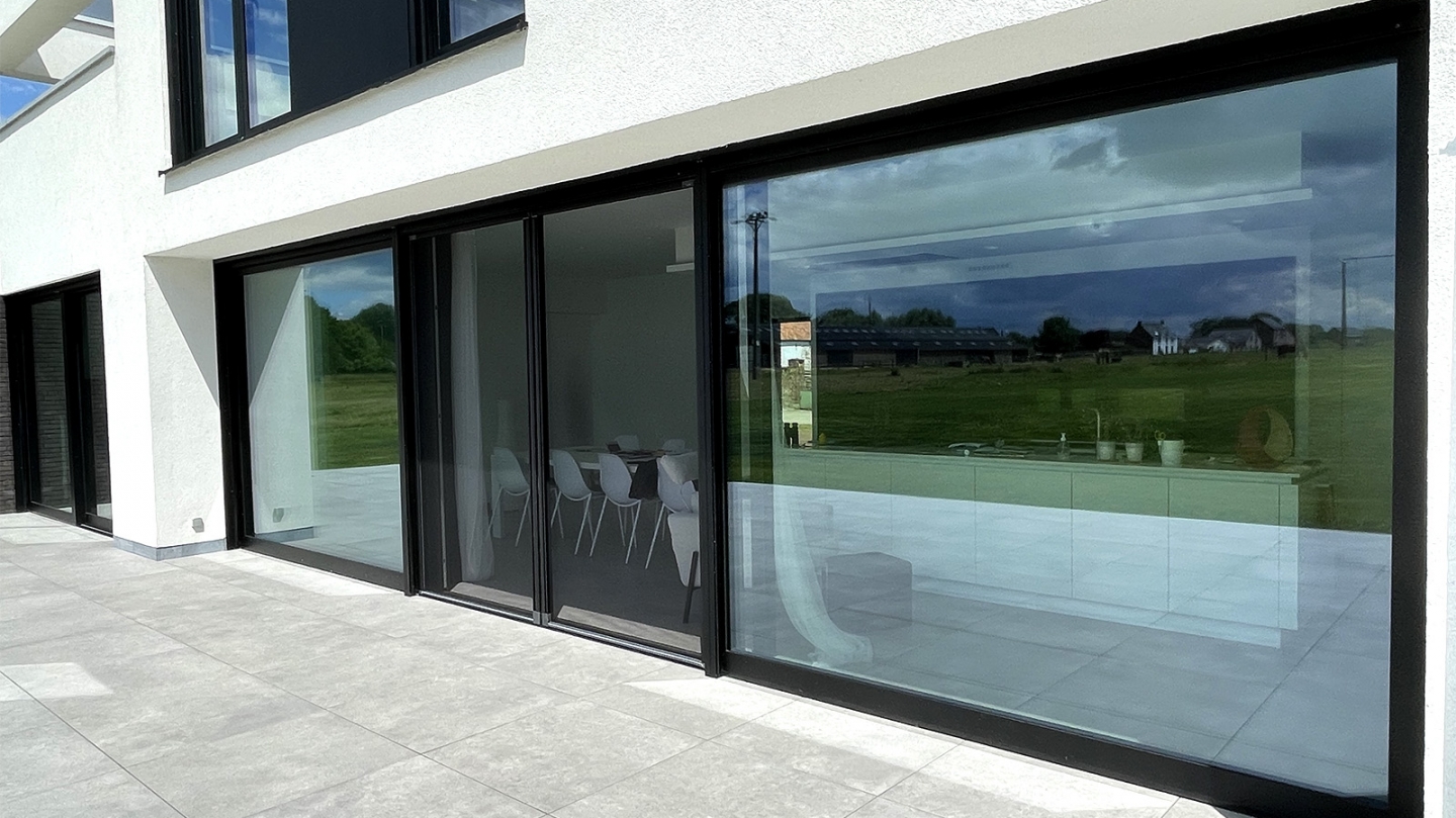 62190_moustikr_header