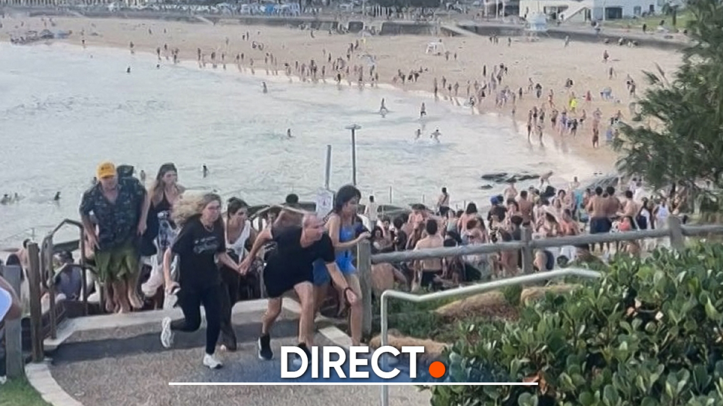 La plage de Bondi évacuée par la foule.