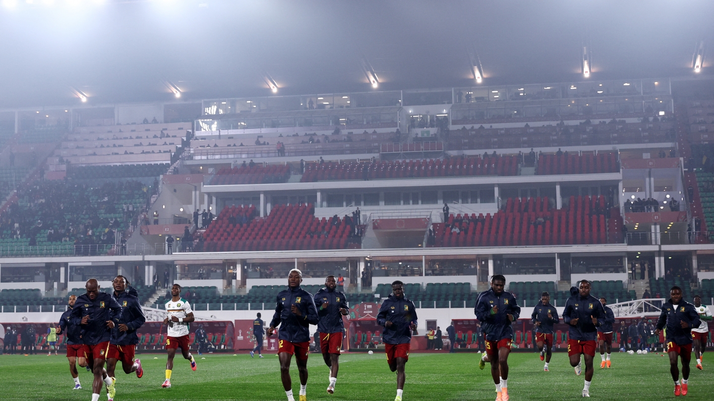Des tribunes vides durant l’échauffement des joueurs du Cameroun avant d’affronter le Gabon en Coupe d’Afrique des Nations (CAN)