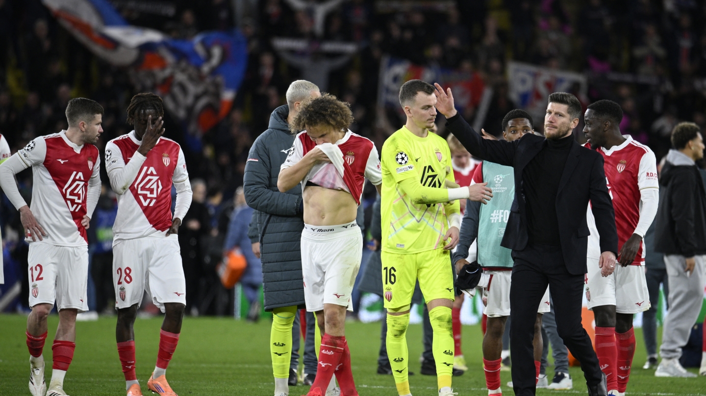 L’AS Monaco après la défaite (2-3) face au PSG lors du barrage aller