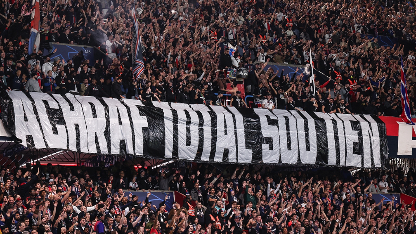 La banderole des fans parisiens