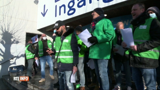 Emploi: action des travailleurs de Logistics Nivelles au Carrefour d