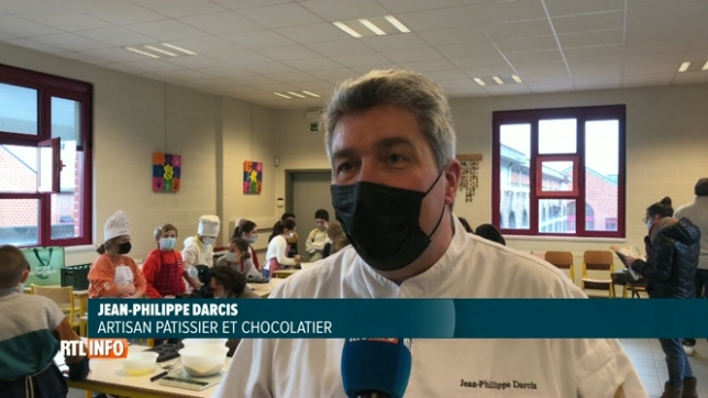 Mont-Dison: Le chef pâtissier Jean-Philippe Darcis prépare des collations avec des élèves de primaire