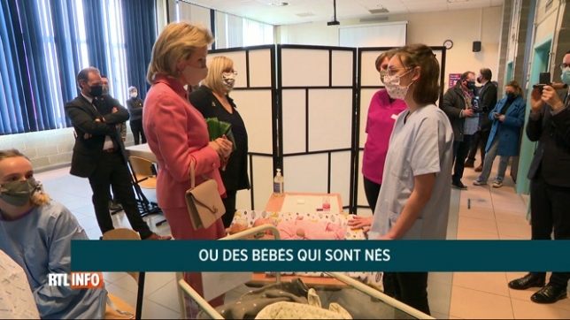 Santé: la reine Mathilde a rencontré des étudiants infirmiers à Mons