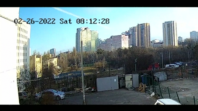 Un immeuble résidentiel frappé par un missile à Kiev