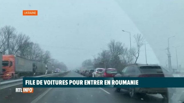 Ukraine: file de voiture pour entrer en Roumanie