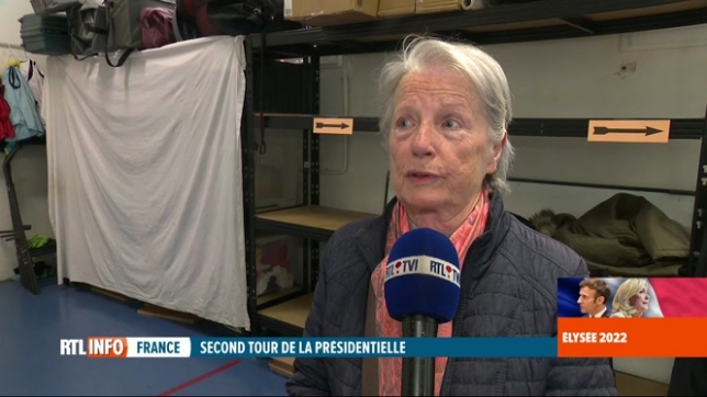 Présidentielles françaises: réactions à la sortie des urnes à Paris