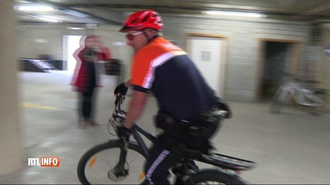Des policiers suivent une formation pour patrouiller à vélo