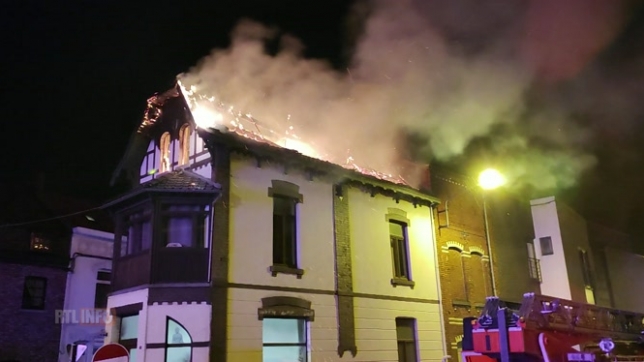 Un appartement détruit par les flammes à Courcelles