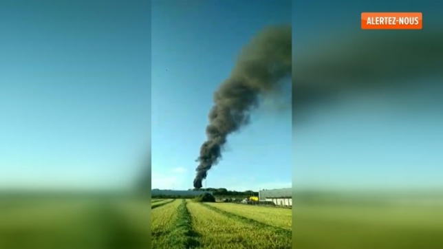Une colonne de fumée noire visible dans le ciel de Mons-Borinage: un incendie s