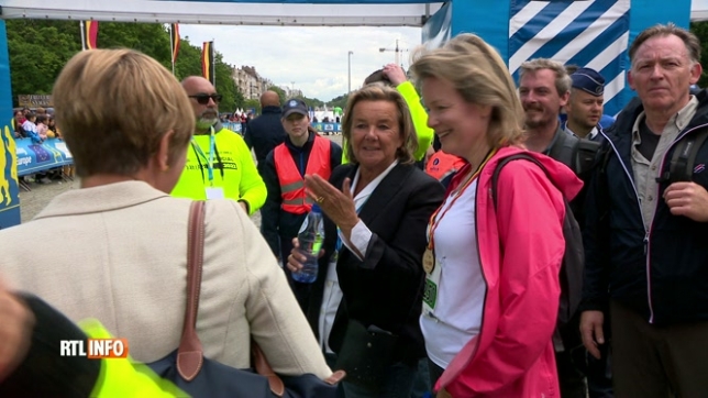 La reine Mathilde aperçue dans la foule des 20 km de Bruxelles