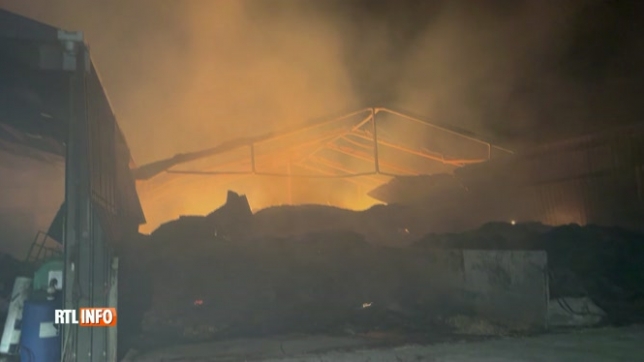 Important incendie cette nuit à Jurbise: les flammes ont ravagé une ferme