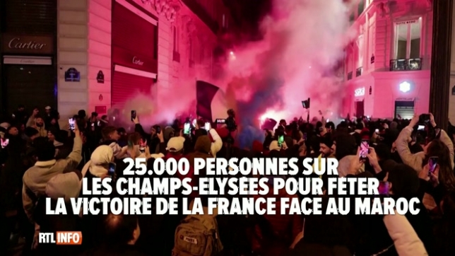 Mondial: 25.000 personnes su rles Champs-Elysées à Paris pour fêter la victoire de la France