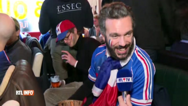 Les Parisiens regardent la finale de la Coupe du monde dans les bars