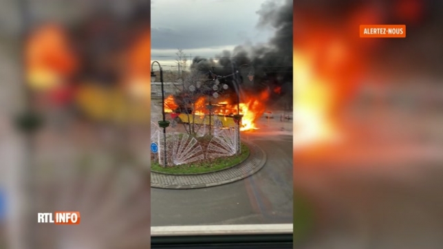 Impressionnant incendie à Visé: un bus prend feu, il n