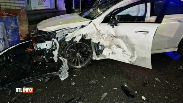 Collision entre un véhicule de police et une Mercedes à Jumet