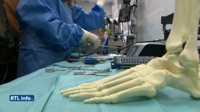 Un laboratoire mobile de chirurgie a fait escale à Charleroi