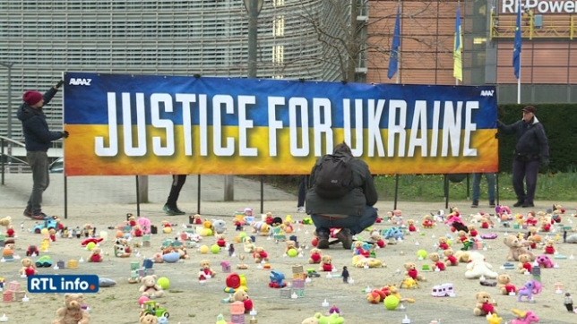 Un an de guerre en Ukraine: action symbolique dans la capitale de l