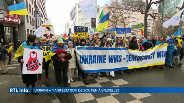 Guerre en Ukraine, un an: 2.500 manifestants à Bruxelles en soutien aux Ukrainiens