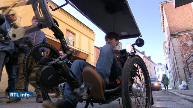 Des adolescents wallons mettent au point un vélo solaire