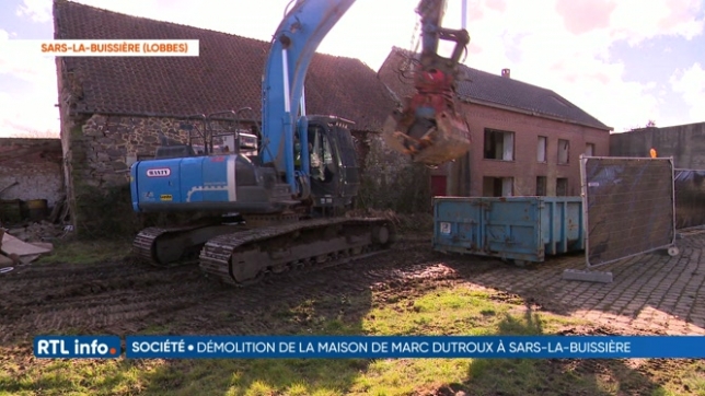 Début de la démolition de la maison de Marc Dutroux à Sars-la-Buissière