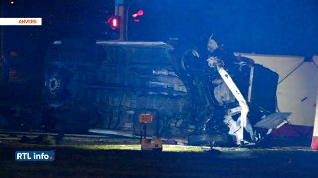 Dramatique accident de bus cette nuit à Anvers, un mort et 18 blessés