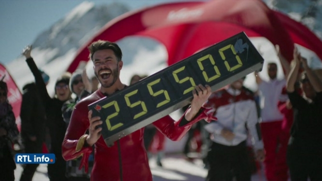 Simon Billy bat le record du monde de ski de vitesse, flashé à 255,5 km/h