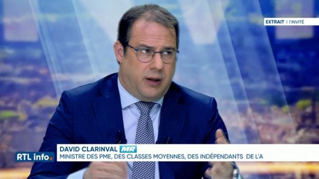 David Clarinval défend les franchisés de Delhaize